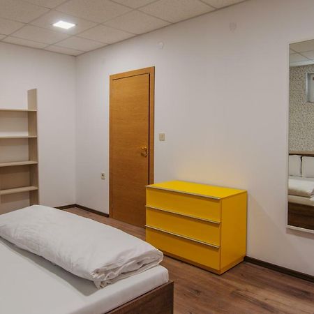 Pansion Storgozia Aparthotel Pleven Bagian luar foto