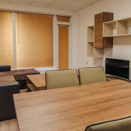 Pansion Storgozia Aparthotel Pleven Bagian luar foto