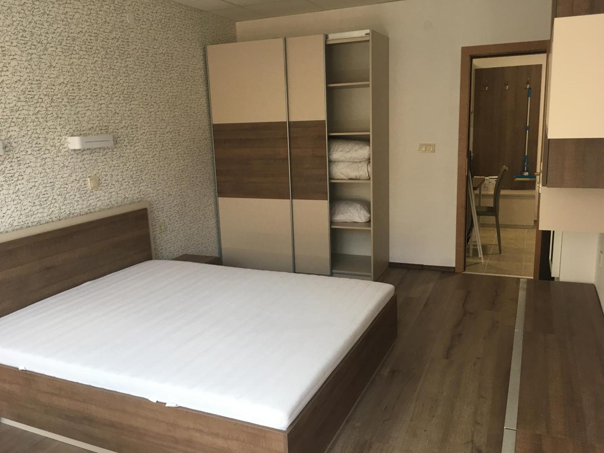 Pansion Storgozia Aparthotel Pleven Bagian luar foto