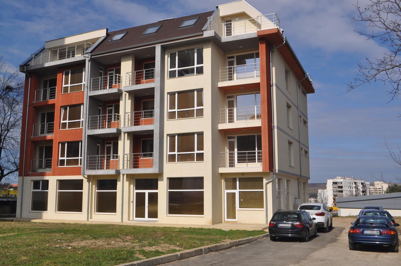 Pansion Storgozia Aparthotel Pleven Bagian luar foto