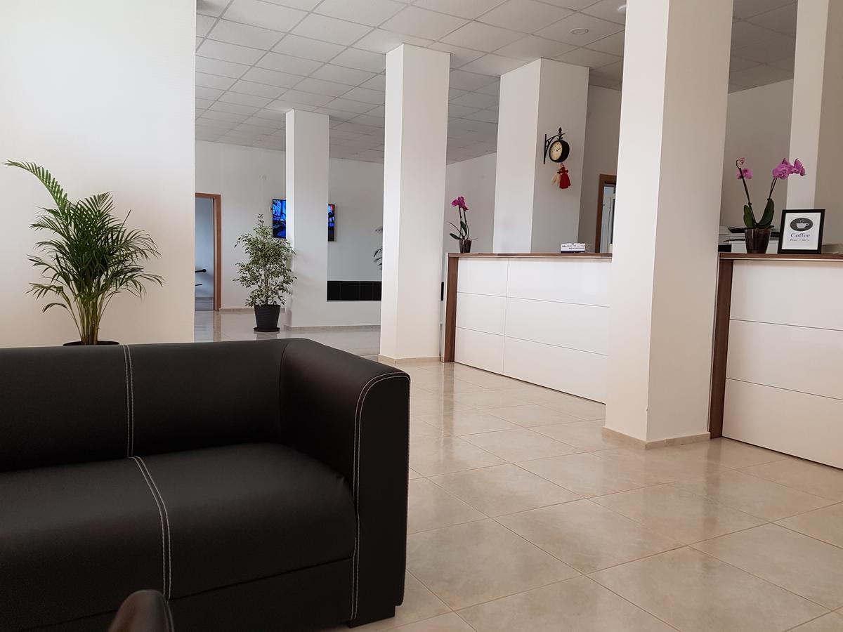 Pansion Storgozia Aparthotel Pleven Bagian luar foto