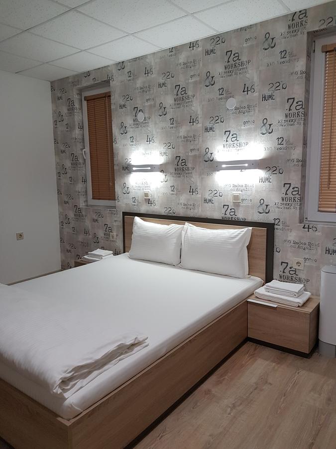 Pansion Storgozia Aparthotel Pleven Bagian luar foto
