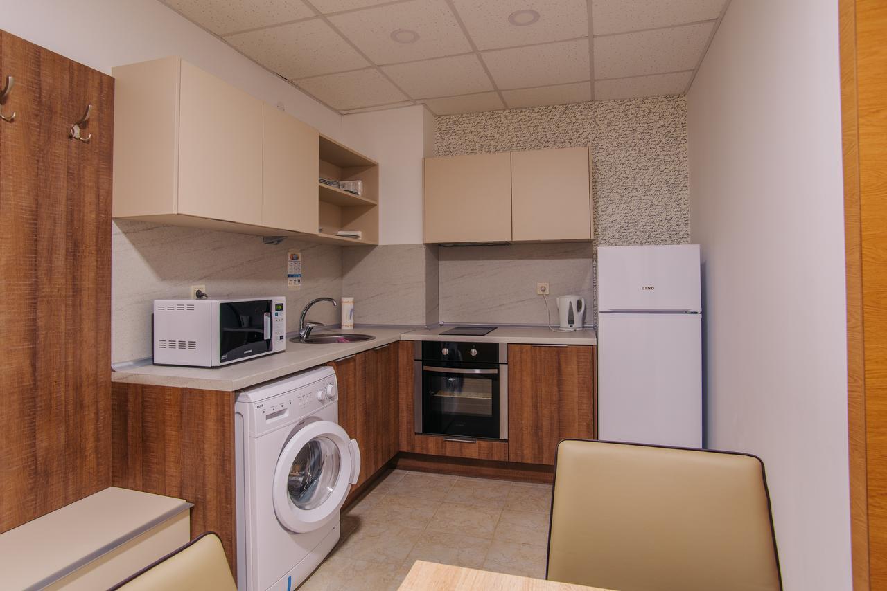Pansion Storgozia Aparthotel Pleven Bagian luar foto