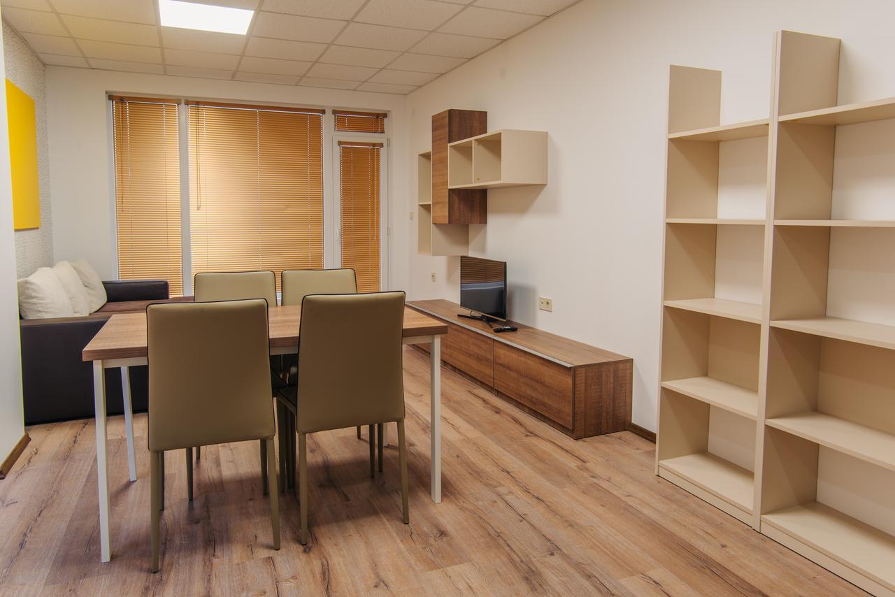 Pansion Storgozia Aparthotel Pleven Bagian luar foto