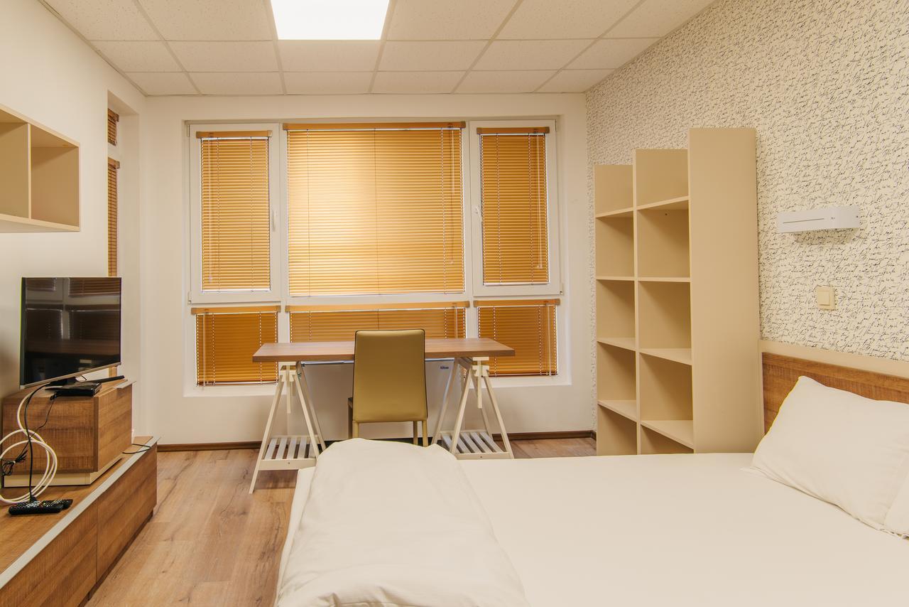 Pansion Storgozia Aparthotel Pleven Bagian luar foto
