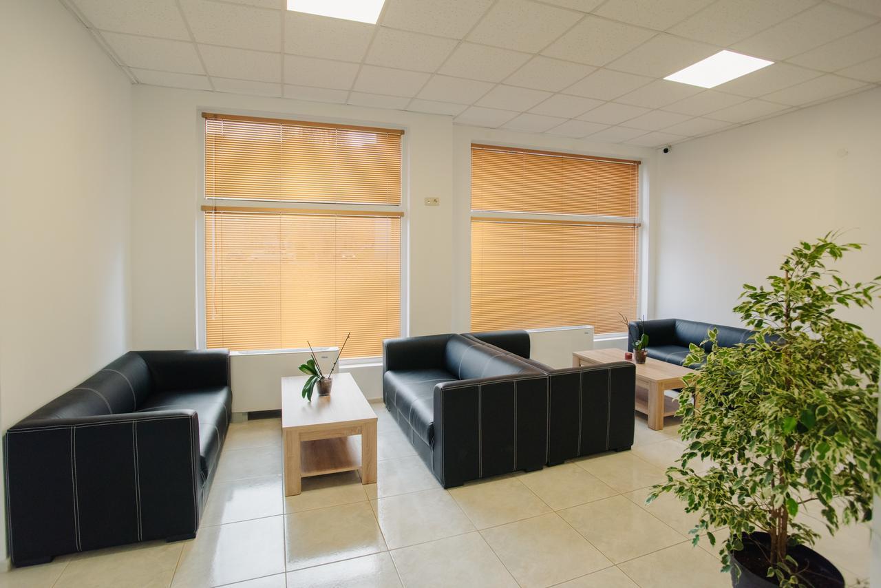 Pansion Storgozia Aparthotel Pleven Bagian luar foto