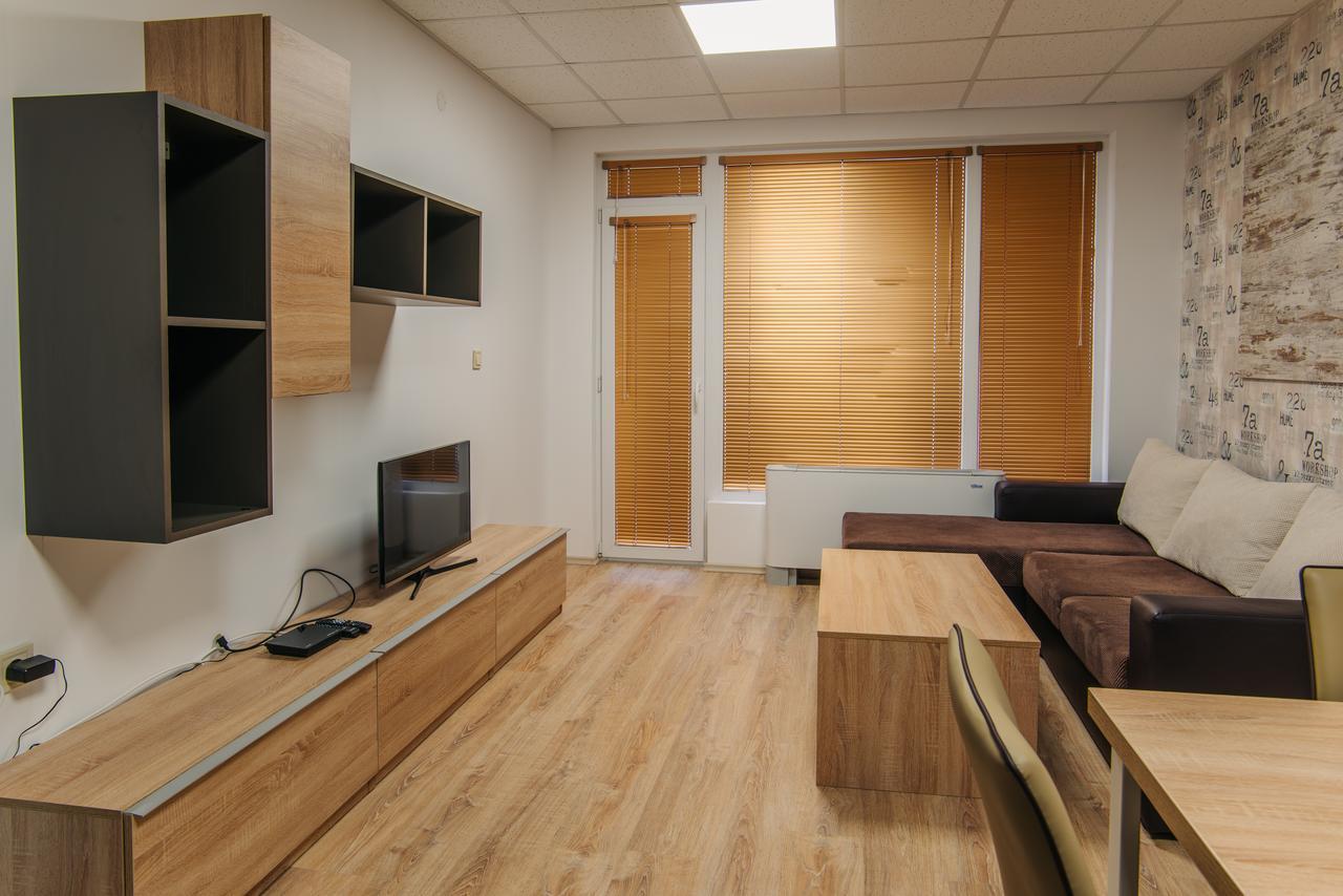 Pansion Storgozia Aparthotel Pleven Bagian luar foto