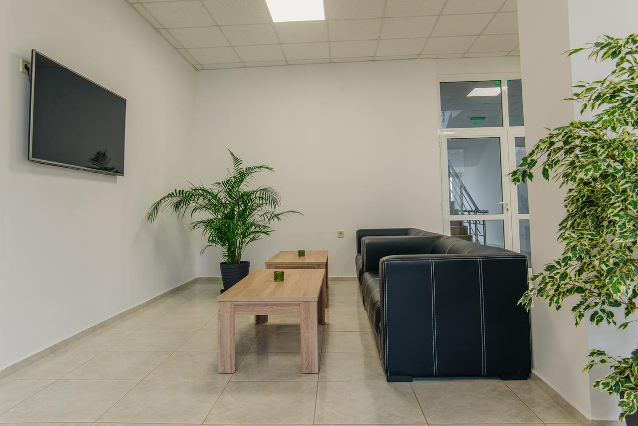 Pansion Storgozia Aparthotel Pleven Bagian luar foto