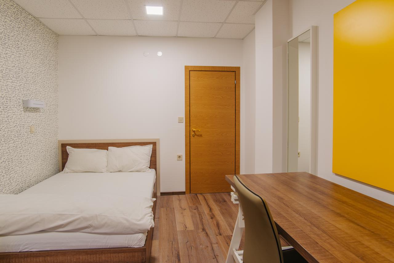 Pansion Storgozia Aparthotel Pleven Bagian luar foto