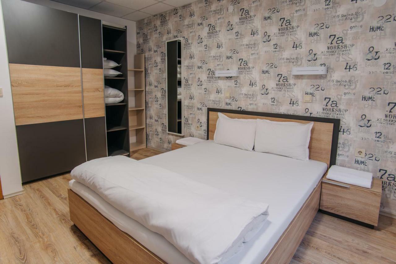 Pansion Storgozia Aparthotel Pleven Bagian luar foto