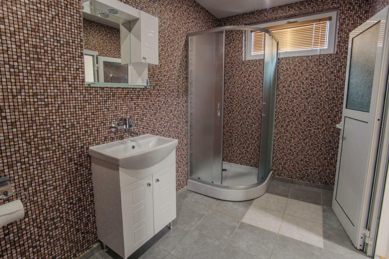 Pansion Storgozia Aparthotel Pleven Bagian luar foto