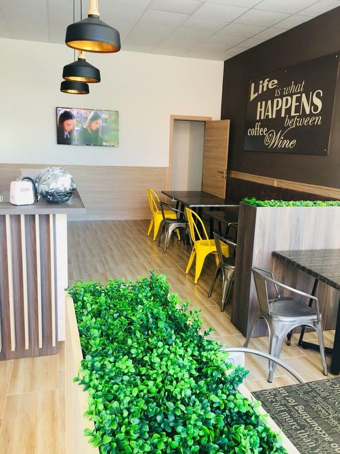 Pansion Storgozia Aparthotel Pleven Bagian luar foto